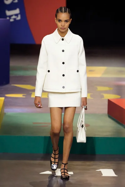 Look 32